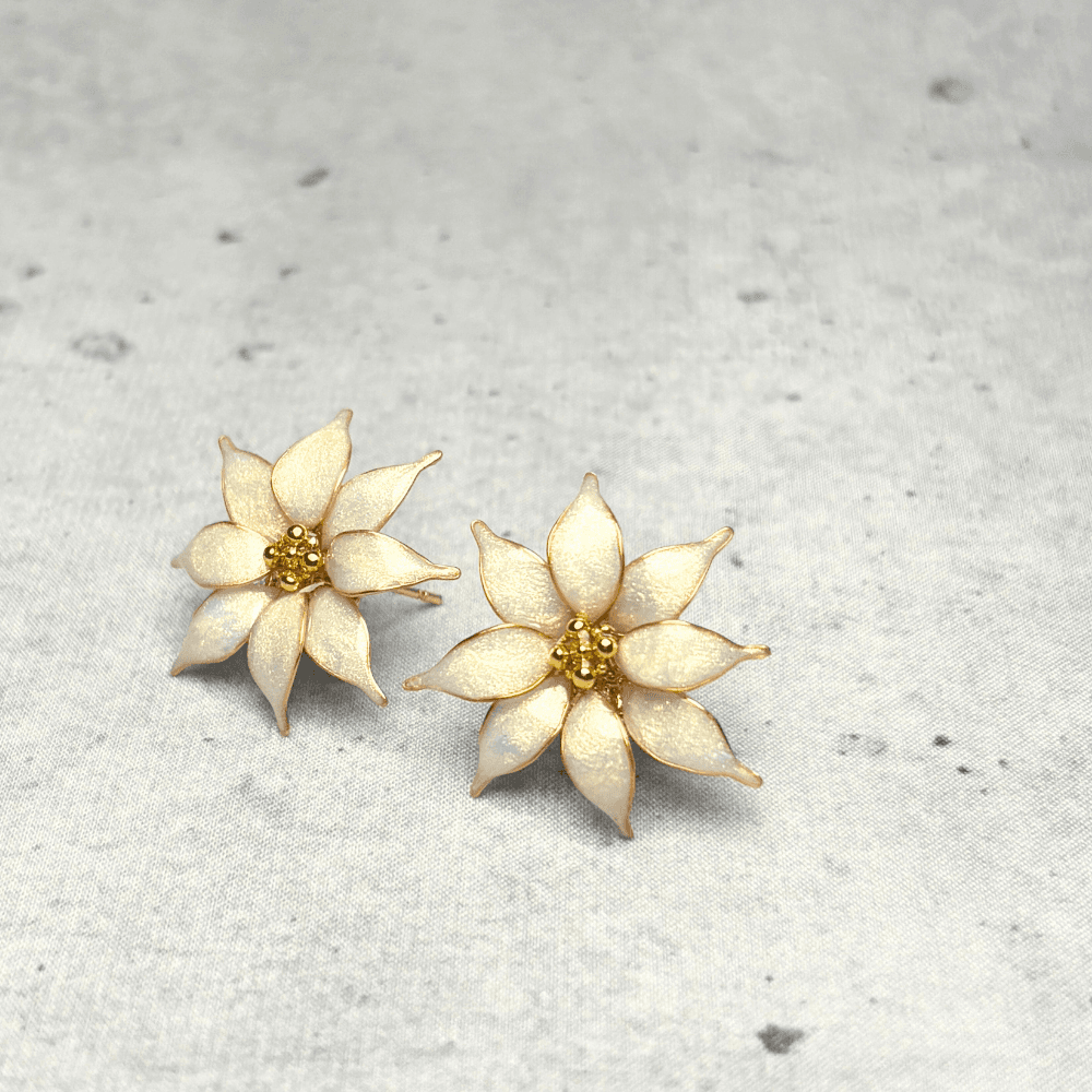 【ポインセチア】2wayイヤリング／アイボリー／クリスマス／ニッケルフリー／金属アレルギー対応／冬の新作／受注生産 | 3枚目